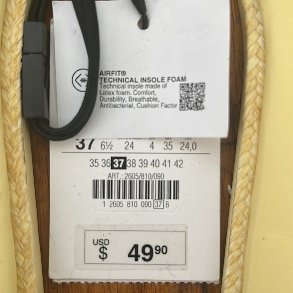 Sandals - Picture 2 of 2